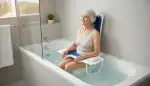 Badewannenlift: Selbstständigkeit im Bad