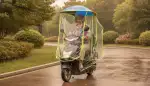 Trocken unterwegs: Elektromobil Regendach